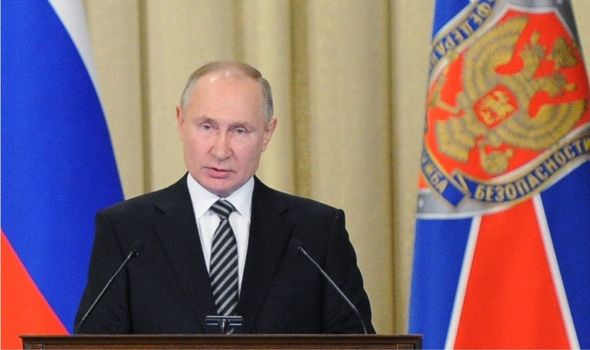 弗拉基米尔·普京（Vladimir Putin）穿着西装和领带